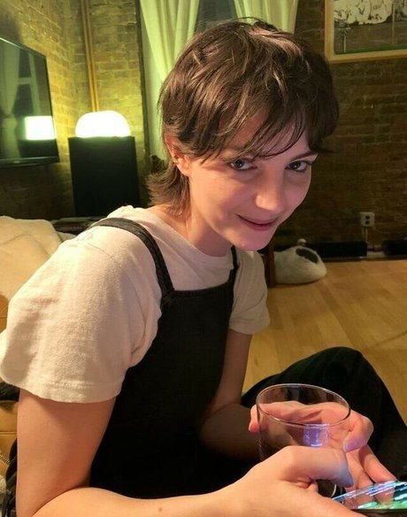 Ella Hunt best star photos