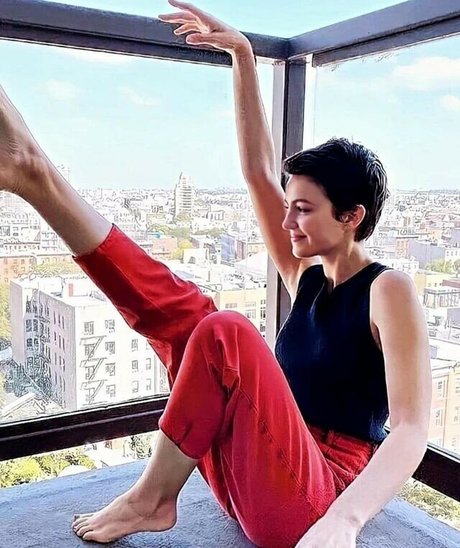 Ella Hunt model nice pic