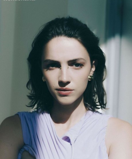 Ella Hunt star nudes pictures