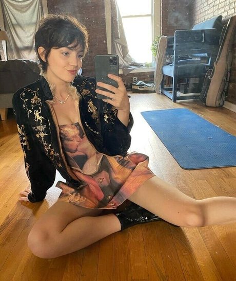 Ella Hunt star nude pictures