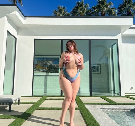 Barbie Ferreira Profile pic