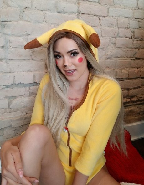 Joanie Brosas star exclusive photo