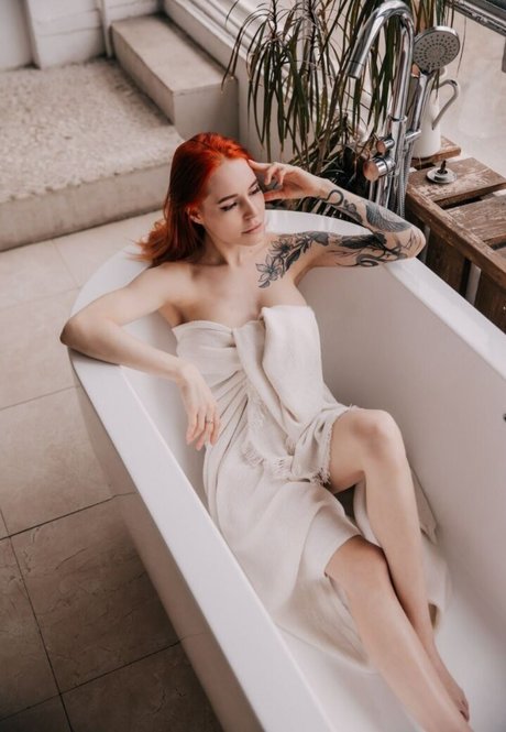 Denly beautiful model img