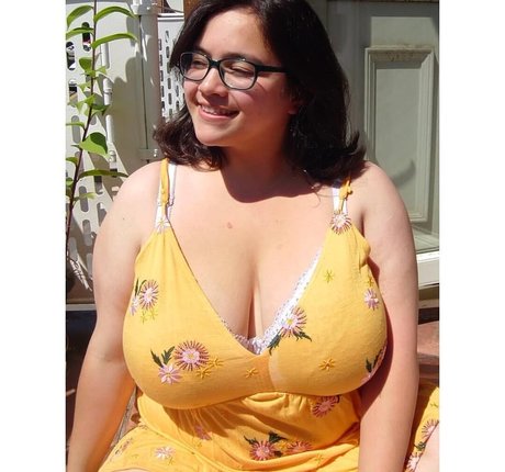 janineaam nice actress photos