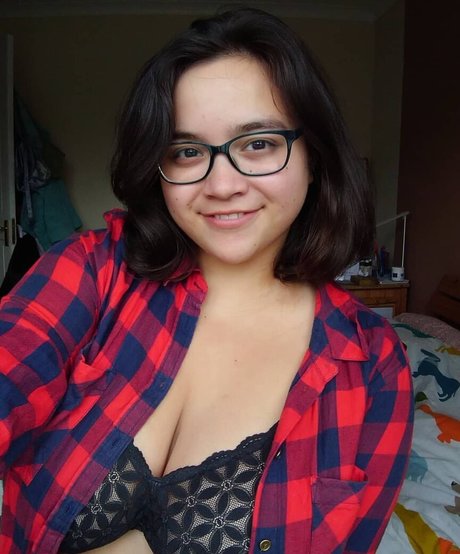 janineaam pretty actress pics