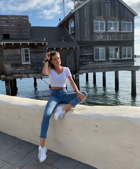 HannaH nude actress pictures