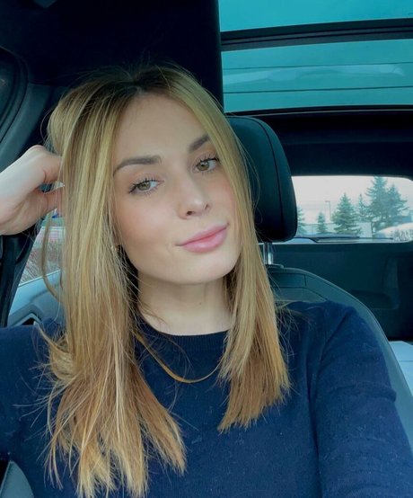 Logan Fabbro beautiful actress image