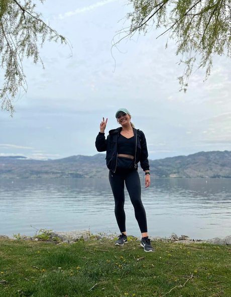 Olivia RumIey beautiful star photos