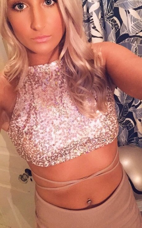 Sarah Shubert model top picture