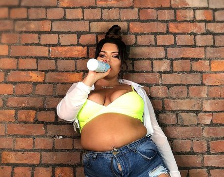 Goddess Shar adult model pictures