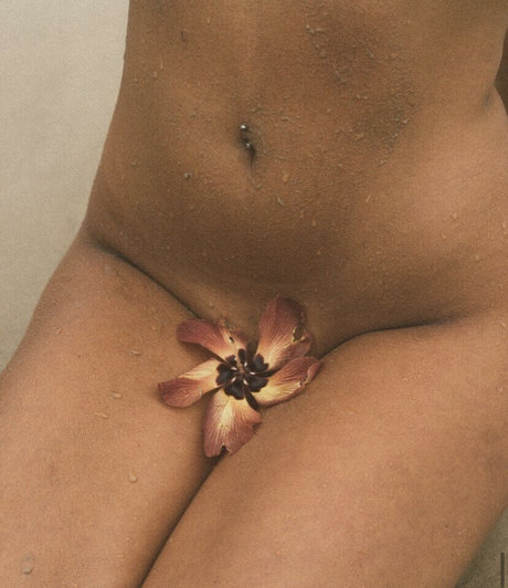 voodoopussaay model perfect pic