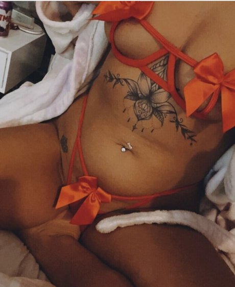 kerrieessex nude model image