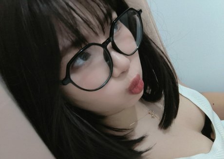 Mizaki Levi pretty model photos