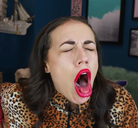 Colleen Ballinger hot model picture
