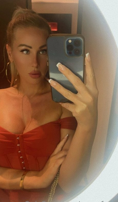 roxyyfoxx high quality model images