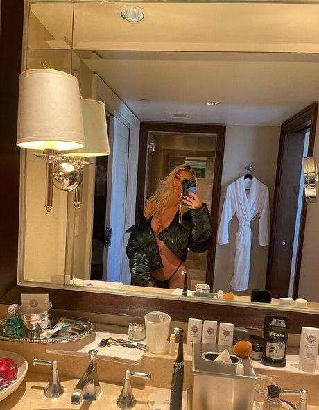 urbbaddy pretty pornstar photos