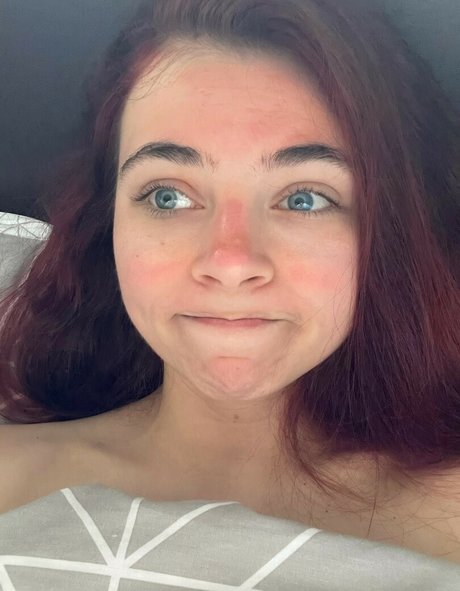 mushutwitch naked actress photo