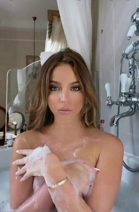 missallysonlune free star image