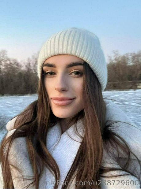 annie minor perfect model pic