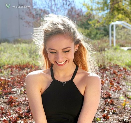 Tarah Kayne model hot photo