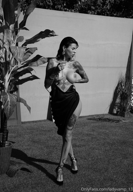 Lady Vamp star sexy img