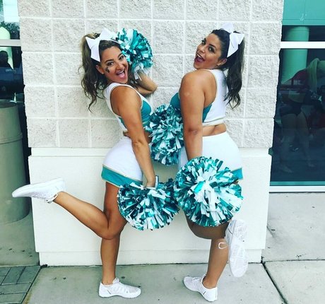 Lizzy Decologero star nude picture