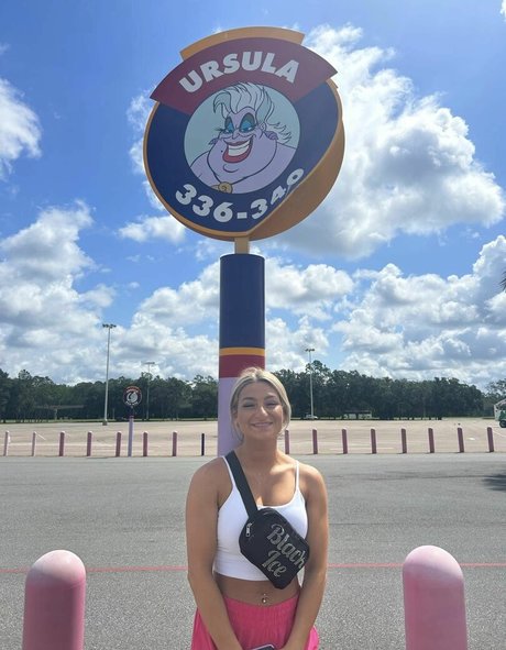 Lizzy Decologero pornstar naked pic