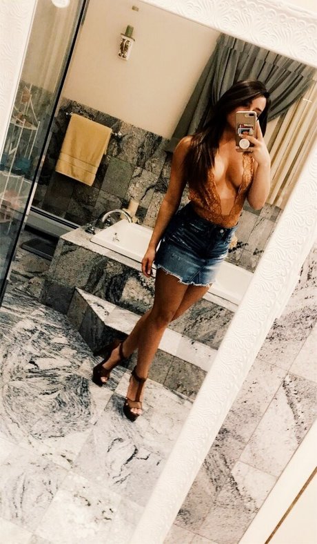 Lizzy Decologero naked actress pics