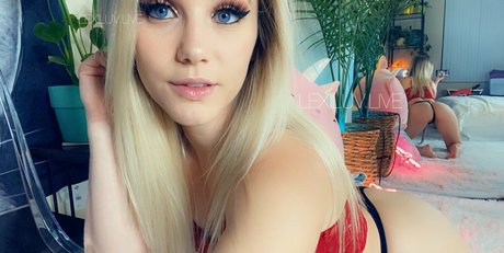 luvlexi sexy actress image