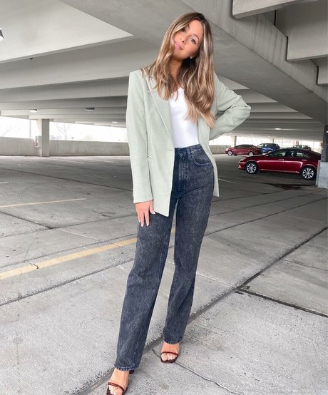 Hailey Lower model naked image