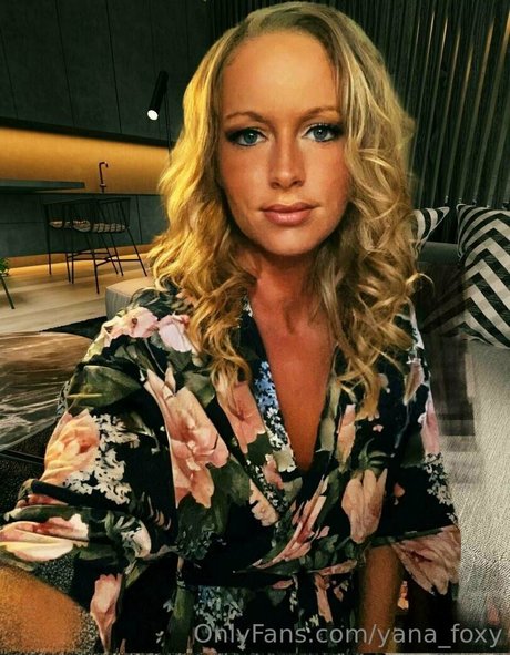 yanafoxy free pornstar nude photo