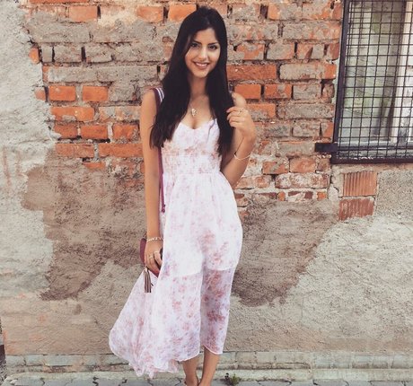 Sarah Sunita model adult pic