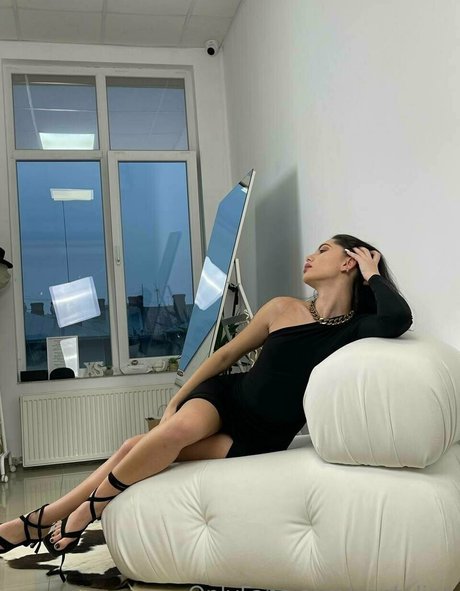 santalips top actress pics