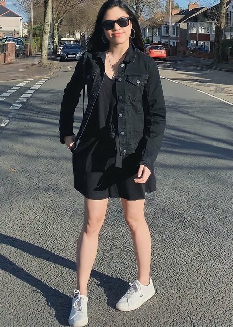 Crystalst hot model pic