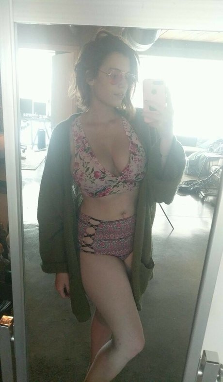 RipMika pretty actress image