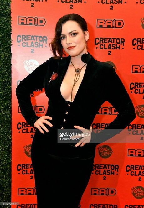 RipMika model hot pics