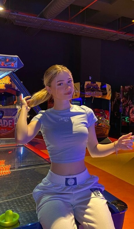 Melike Saygin naked star archive