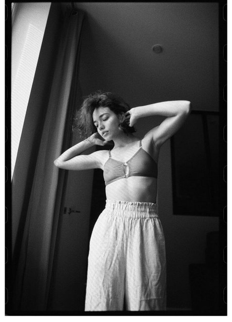 Ella Flare high quality actress pictures