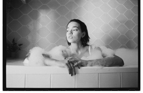 Ella Flare free model picture