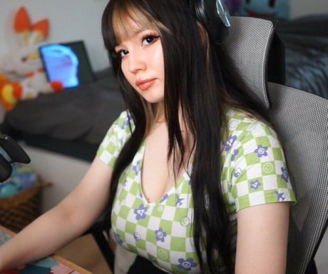 Shini Waifu star exclusive galleries