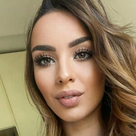 Vandoll SG star erotic pic