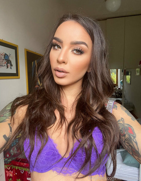 Vandoll SG model sexy pictures