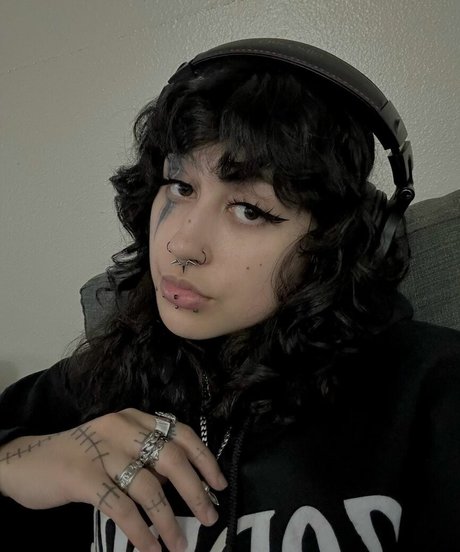 Suedmza pretty actress gallery