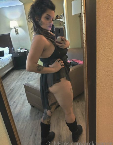 arckeyanne art model image