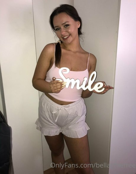 bellalittlefree22 model hot photo