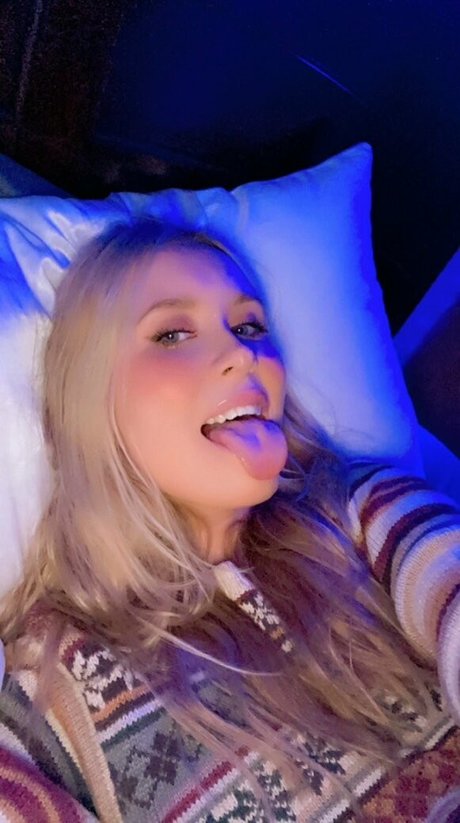 kateszn naked pornstar photo