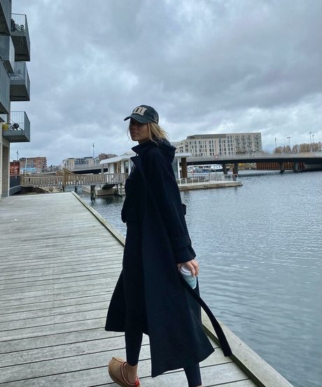 Linea Sindt adult model gallery