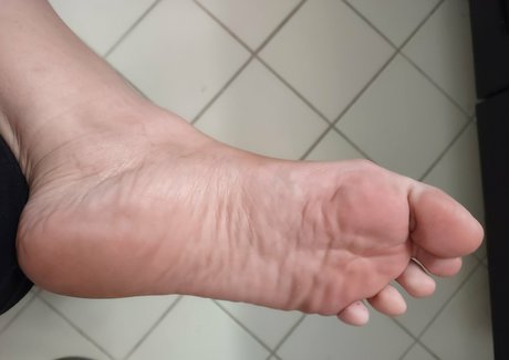 lizziesexifeet model beautiful gallery