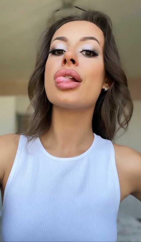 Tinylelax actress picture