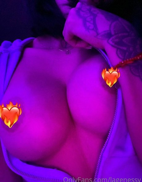 Genessy sexy star pictures